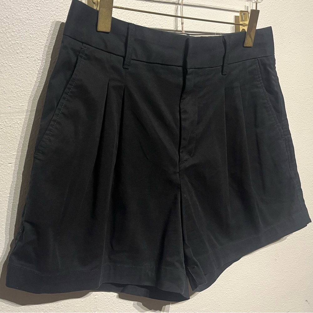 Gap Women's Black Pleated Shorts